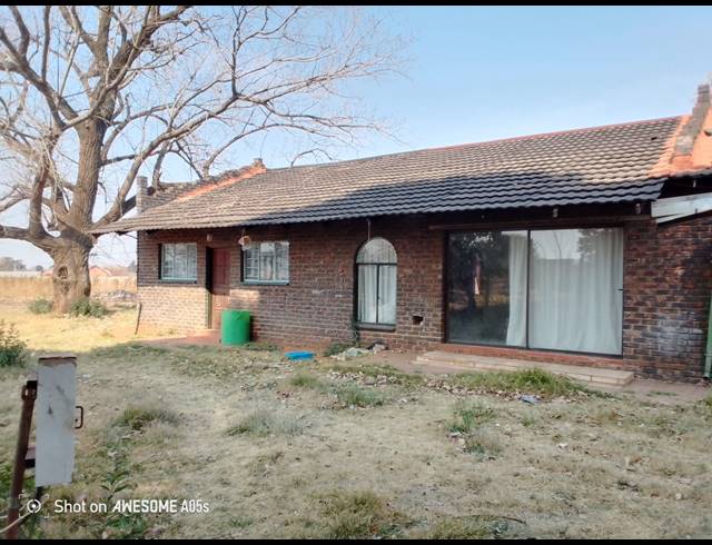 4 BEDROOM FREEHOLD FOR SALE IN ELOFF
